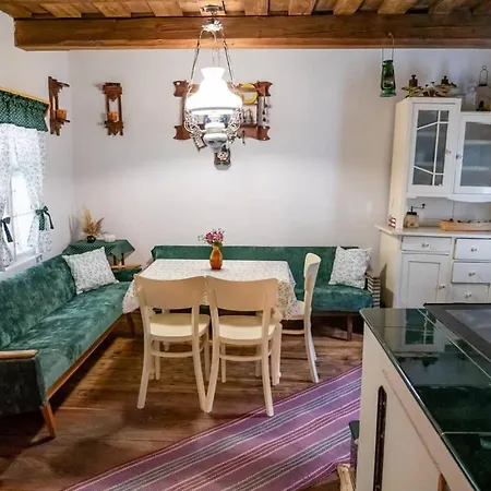 Za Kutom Nizne Slovinky